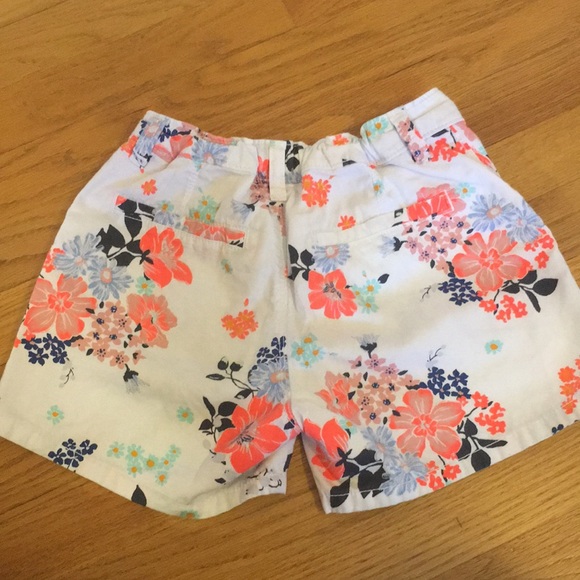 Beautiful floral shorts - Picture 3 of 4